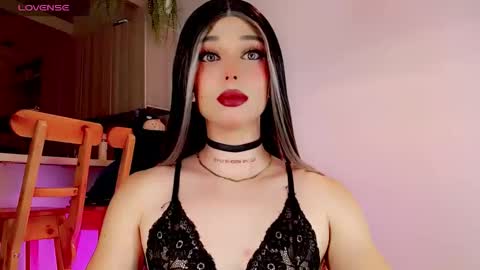 Snapshot of valentinne_marian chatting on 02-28-25, 09:25 Marian online show from 02-28-25, 09:25