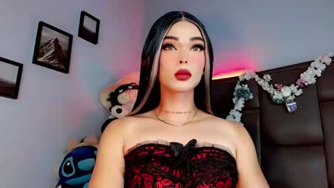 Snapshot of valentinne_marian chatting on 09-17-25, 08:05 Marian online show from 09-17-25, 08:05