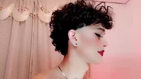 Snapshot of valentinne_marian chatting on 12-14-25, 06:08 Marian online show from 12-14-25, 06:08