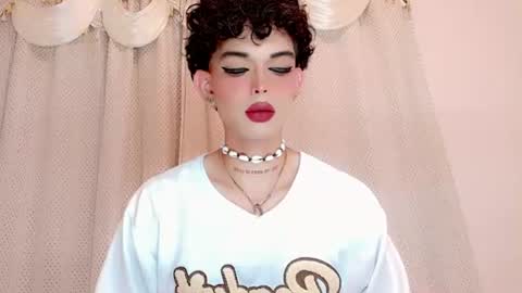 Snapshot of valentinne_marian chatting on 12-16-25, 01:54 Marian online show from 12-16-25, 01:54