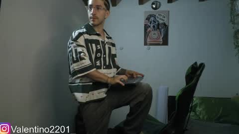 Valentino - 15 OFF valentino2201 online show from 04-01-26, 02:23