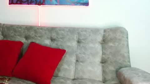 Snapshot of valentino_bel chatting on 11-19-25, 12:38 Nick online show from 11-19-25, 12:38