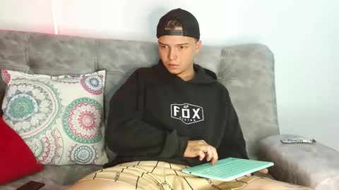 Snapshot of valentino_bel chatting on 11-24-25, 12:27 Nick online show from 11-24-25, 12:27