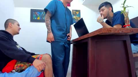 Snapshot of valentino_bel chatting on 02-05-26, 02:00 Nick online show from 02-05-26, 02:00