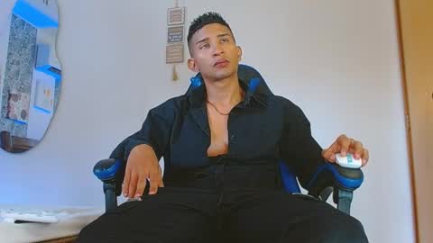 Mistery Guy online show from 11-21-25, 06:39