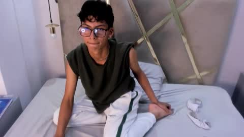 Snapshot of valentino_lux chatting on 11-14-25, 10:18 valentino lux online show from 11-14-25, 10:18