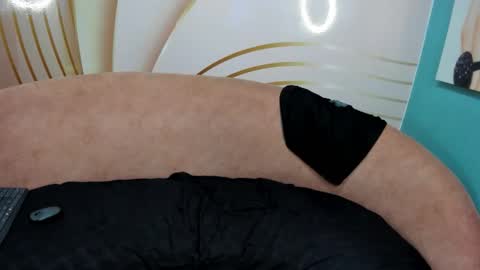 Snapshot of valentino_lux chatting on 11-16-25, 03:34 valentino lux online show from 11-16-25, 03:34