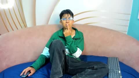 Snapshot of valentino_lux chatting on 11-17-25, 03:45 valentino lux online show from 11-17-25, 03:45