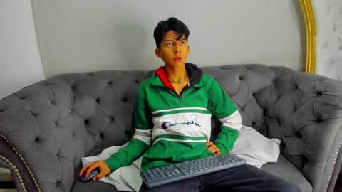 Snapshot of valentino_lux chatting on 12-02-25, 11:26 valentino lux online show from 12-02-25, 11:26