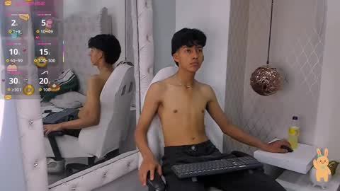 Snapshot of valentino_lux chatting on 12-15-25, 07:07 valentino lux online show from 12-15-25, 07:07