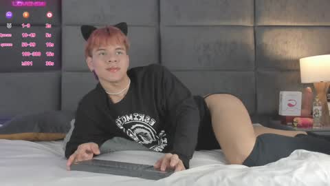 Snapshot of valentino_moon chatting on 12-12-24, 02:26 valentino moon online show from 12-12-24, 02:26