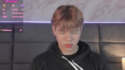 Snapshot of valentino_moon chatting on 12-28-24, 03:04 valentino moon online show from 12-28-24, 03:04