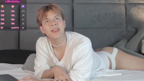 Snapshot of valentino_moon chatting on 12-29-24, 03:22 valentino moon online show from 12-29-24, 03:22