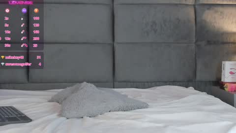 Snapshot of valentino_moon chatting on 12-29-24, 06:24 valentino moon online show from 12-29-24, 06:24