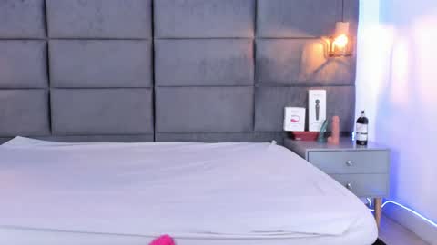 Snapshot of valentino_moon chatting on 09-15-25, 03:17 valentino moon online show from 09-15-25, 03:17