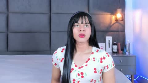 Snapshot of valentino_moon chatting on 09-22-25, 02:35 valentino moon online show from 09-22-25, 02:35