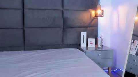 Snapshot of valentino_moon chatting on 10-14-25, 03:18 valentino moon online show from 10-14-25, 03:18