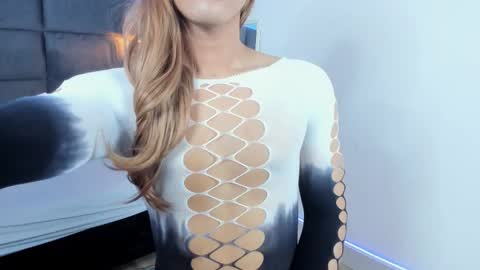 Snapshot of valentino_moon chatting on 11-01-25, 02:46 valentino moon online show from 11-01-25, 02:46