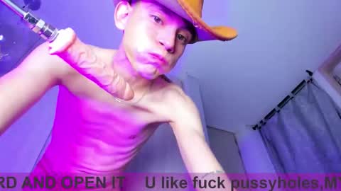 Snapshot of valentinomoreti chatting on 02-28-26, 06:25 Valentino online show from 02-28-26, 06:25