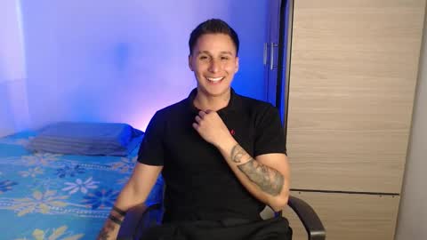 Snapshot of valentinosex_1 chatting on 10-31-25, 09:27 VALENTINO online show from 10-31-25, 09:27