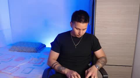 Snapshot of valentinosex_1 chatting on 11-25-25, 09:48 VALENTINO online show from 11-25-25, 09:48