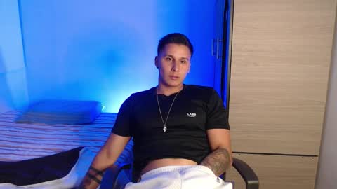 VALENTINO online show from 03-27-26, 10:20