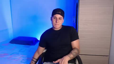 Snapshot of valentinosex_1 chatting on 06-25-26, 10:36 VALENTINO online show from 06-25-26, 10:36