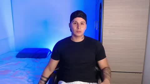 Snapshot of valentinosex_1 chatting on 07-08-26, 12:26 VALENTINO online show from 07-08-26, 12:26