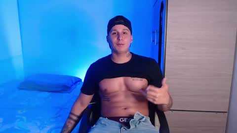 Snapshot of valentinosex_1 chatting on 07-15-26, 09:53 VALENTINO online show from 07-15-26, 09:53