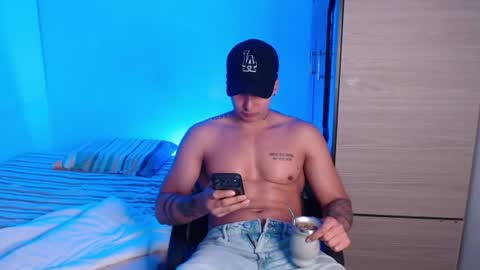Snapshot of valentinosex_1 chatting on 08-06-26, 08:55 VALENTINO online show from 08-06-26, 08:55