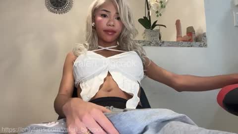 Snapshot of valeri_bigcock chatting on 01-14-26, 08:20 valeri_bigcock online show from 01-14-26, 08:20