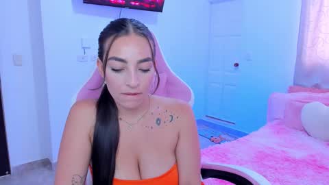 Snapshot of valeri_garciaa chatting on 11-25-25, 03:23 Tatiana Lopez online show from 11-25-25, 03:23