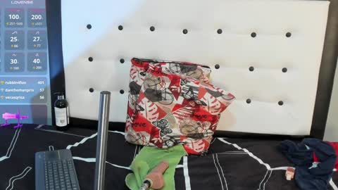 Snapshot of valeri_hurtado chatting on 01-18-25, 08:52 Valeria online show from 01-18-25, 08:52