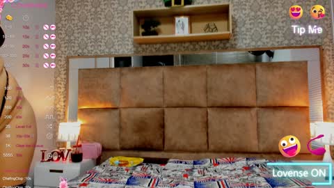 Costume lover online show from 01-31-25, 03:52