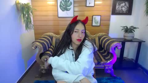 Snapshot of valeria_rossi7 chatting on 02-19-25, 06:00 Valeria online show from 02-19-25, 06:00