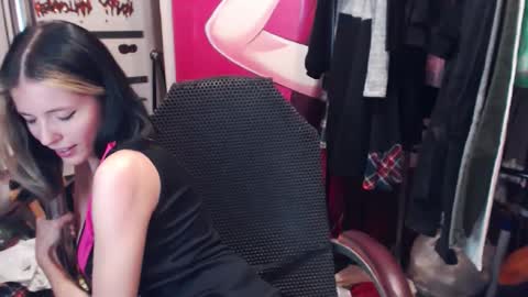 Snapshot of valeriaxkiss chatting on 12-15-24, 07:10 ValeriaXKiss online show from 12-15-24, 07:10