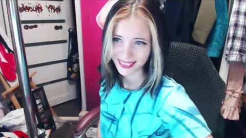 Snapshot of valeriaxkiss chatting on 01-12-25, 12:23 ValeriaXKiss online show from 01-12-25, 12:23