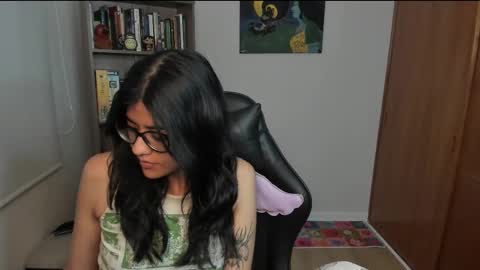 Snapshot of valerie__sky chatting on 02-10-26, 12:04 Val online show from 02-10-26, 12:04