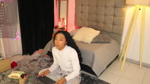 Snapshot of valeriebony chatting on 01-09-25, 03:47 Valerie Style3 online show from 01-09-25, 03:47