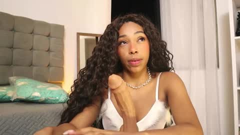 Snapshot of valeriebony chatting on 02-10-25, 07:15 Valerie Style3 online show from 02-10-25, 07:15