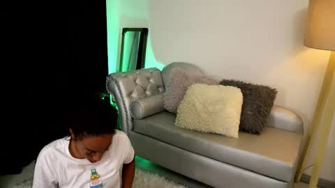 Snapshot of valeriebony chatting on 09-19-25, 04:14 Valerie Style3 online show from 09-19-25, 04:14