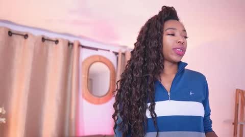 Snapshot of valeriebony chatting on 11-11-25, 04:01 Valerie Style3 online show from 11-11-25, 04:01