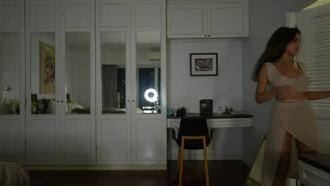 Valerie online show from 10-16-25, 02:29