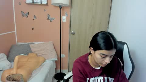 Snapshot of valerihouse chatting on 12-05-24, 10:34 Juli C online show from 12-05-24, 10:34