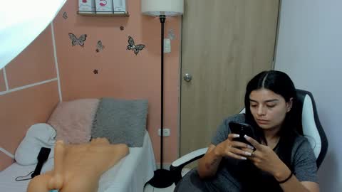 Snapshot of valerihouse chatting on 12-23-24, 09:08 Juli C online show from 12-23-24, 09:08
