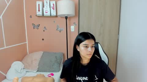Snapshot of valerihouse chatting on 12-24-24, 08:16 Juli C online show from 12-24-24, 08:16
