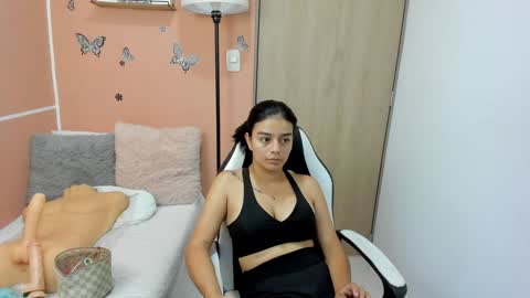 Snapshot of valerihouse chatting on 01-13-25, 08:58 Juli C online show from 01-13-25, 08:58