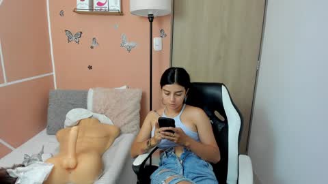 Snapshot of valerihouse chatting on 01-17-25, 08:33 Juli C online show from 01-17-25, 08:33