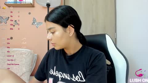 Snapshot of valerihouse chatting on 01-22-25, 09:21 Juli C online show from 01-22-25, 09:21
