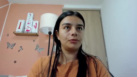 Snapshot of valerihouse chatting on 02-03-25, 10:11 Juli C online show from 02-03-25, 10:11
